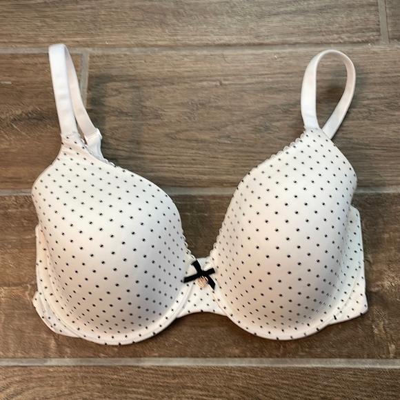 Victoria’s Secret bra - Picture 1 of 3